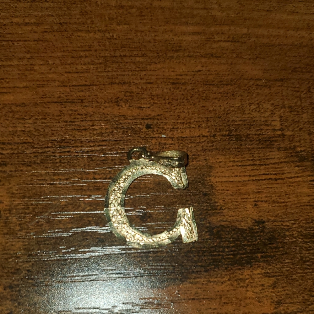417 10k Textured Gold Letter C Pendant